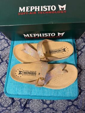 Mephisto Iridescent Snake-Print Buckle Sandals - Beige/Pearl Style Reptilla.